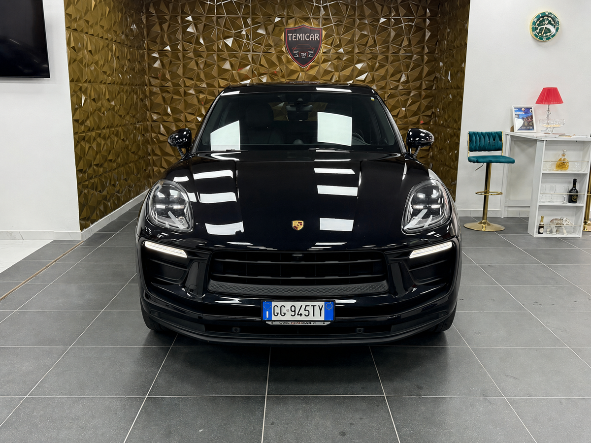 A-Porsche Macan