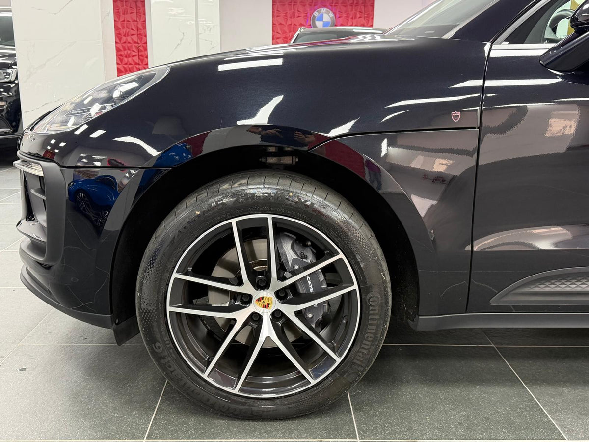A-Porsche Macan