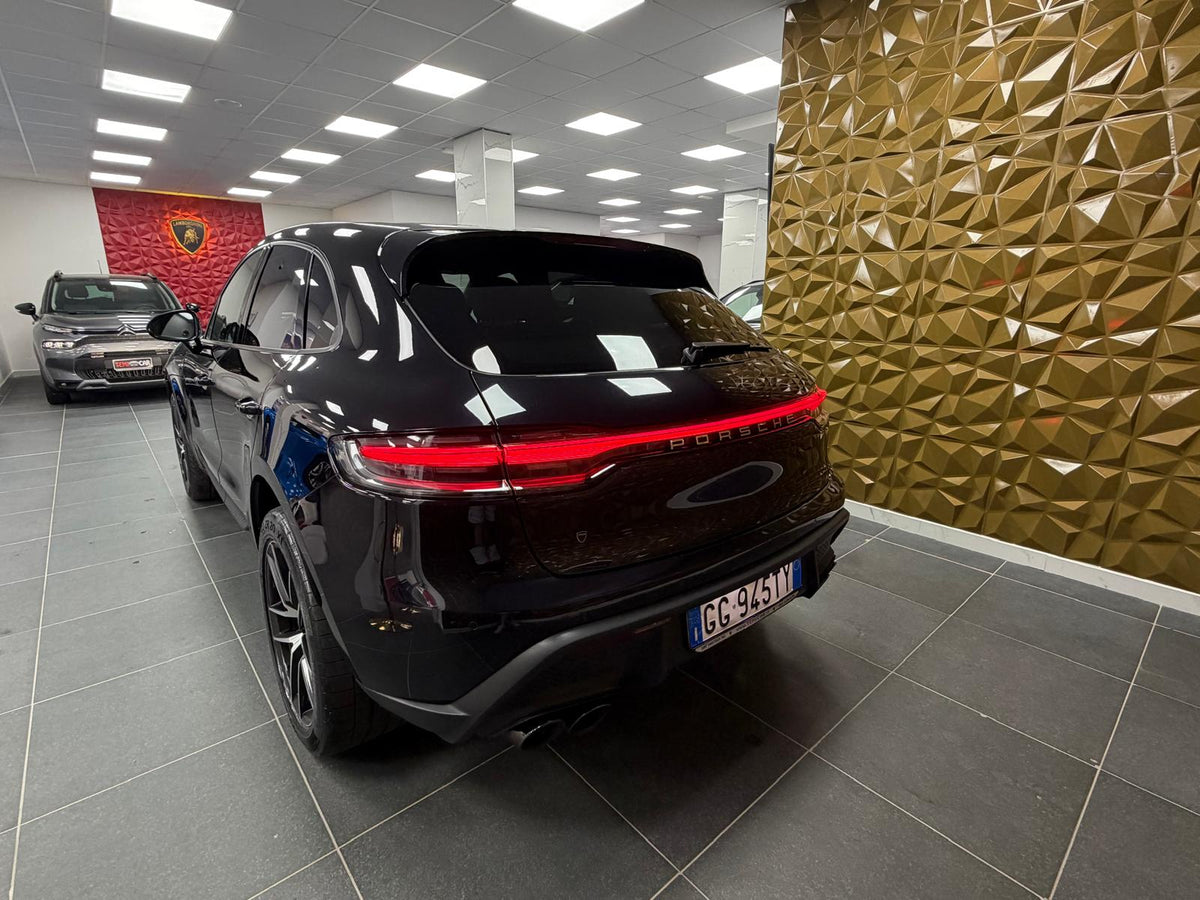 A-Porsche Macan
