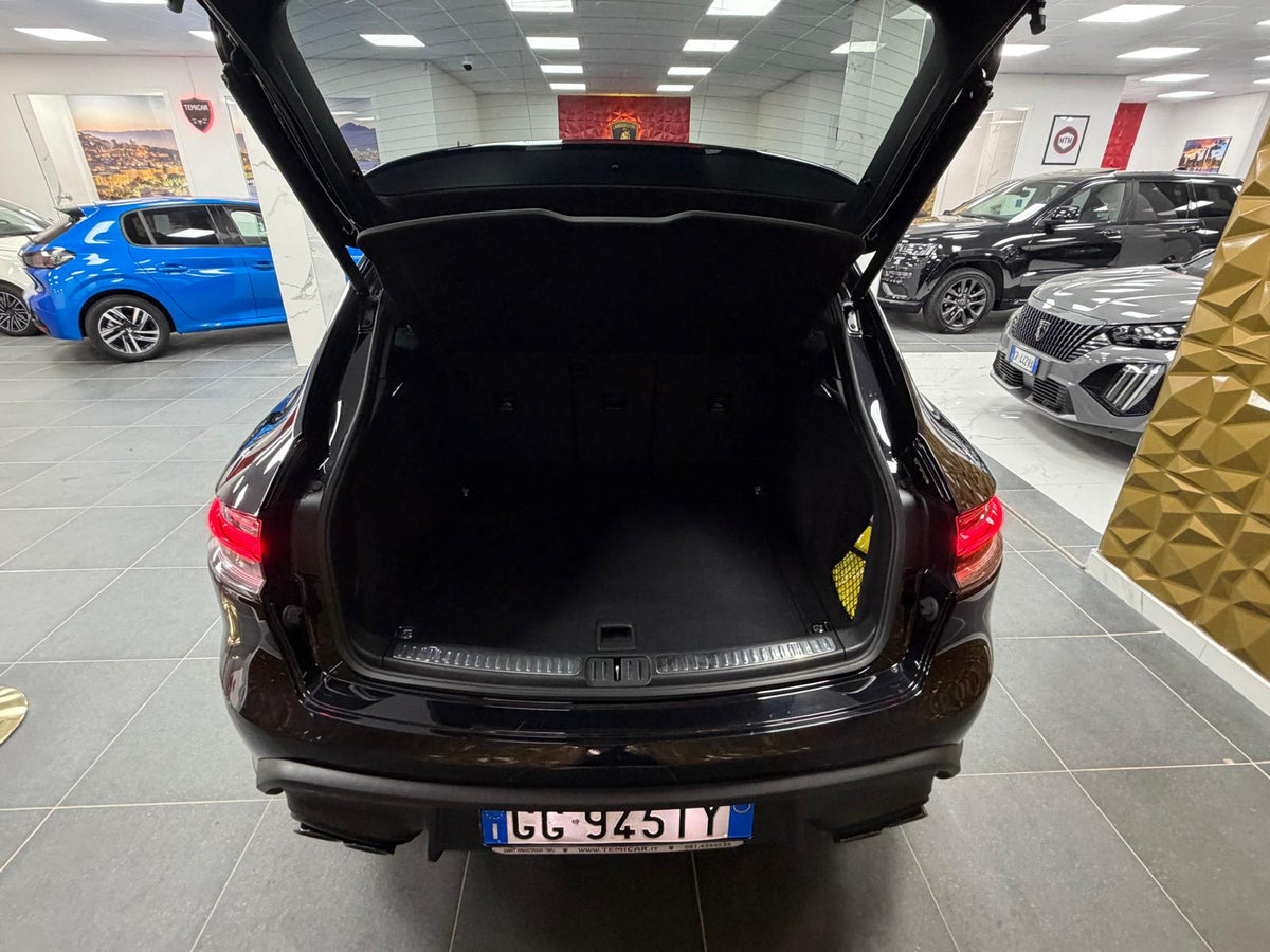 A-Porsche Macan