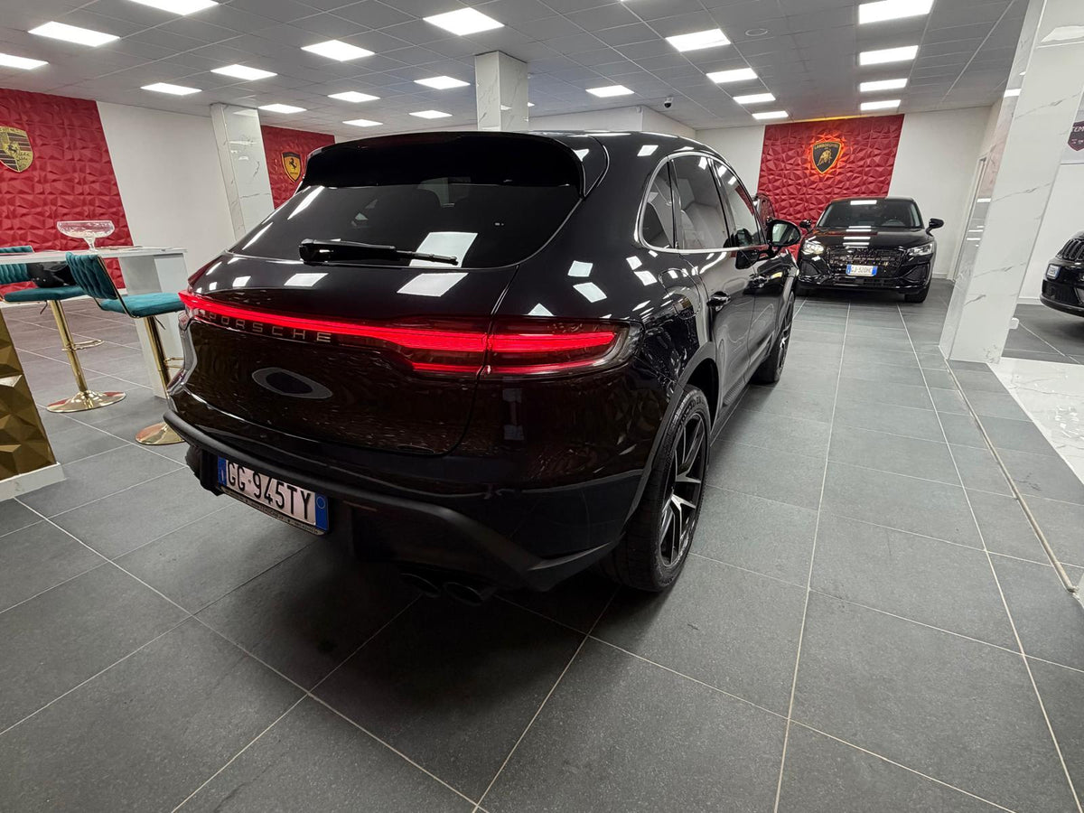 A-Porsche Macan