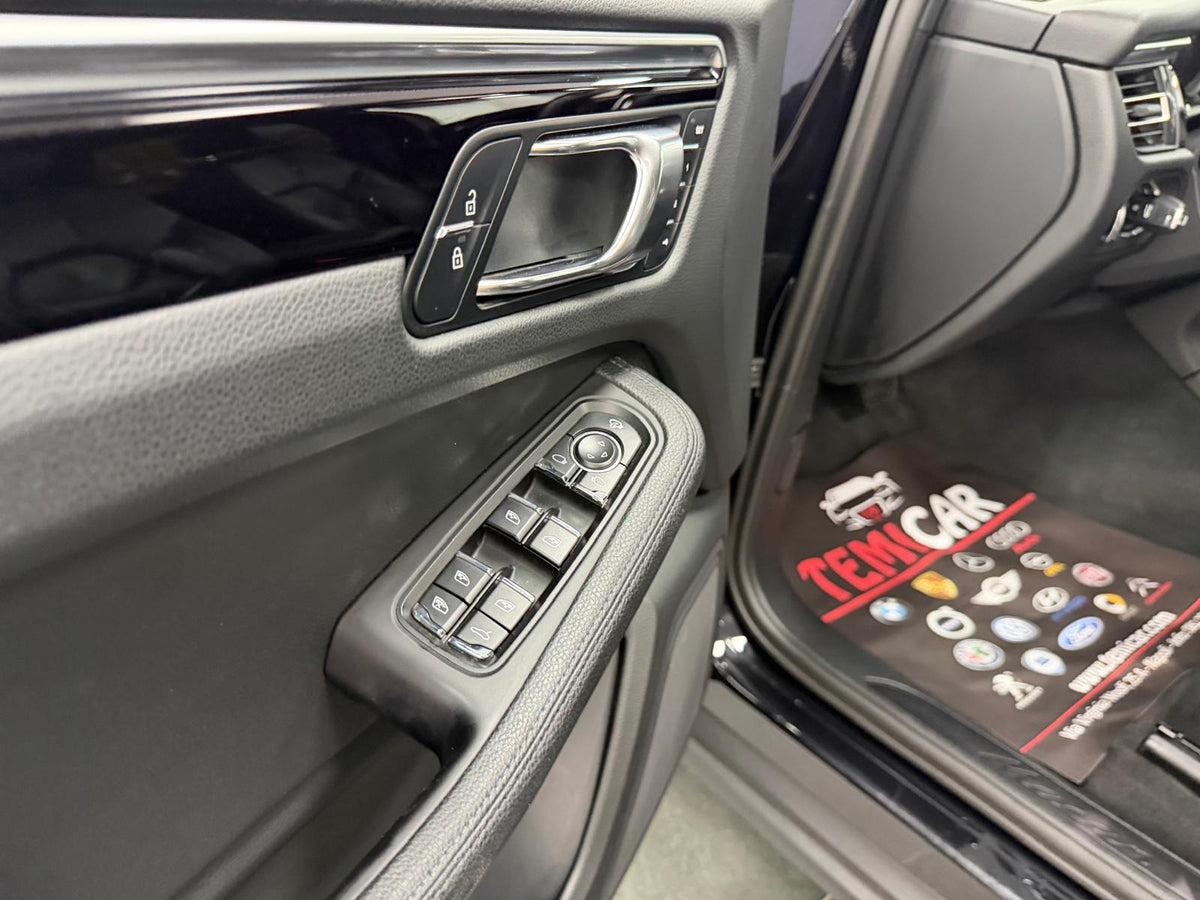 A-Porsche Macan