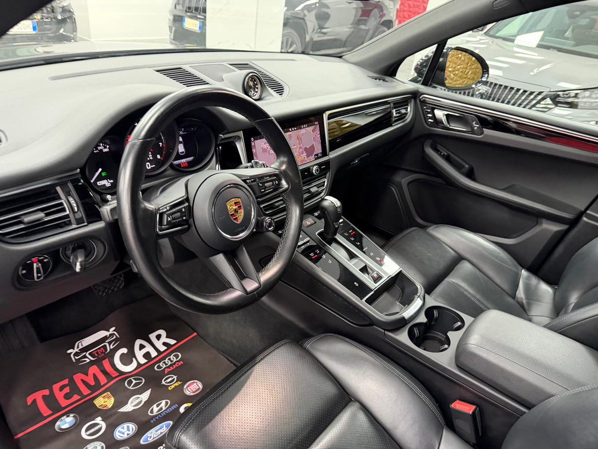 A-Porsche Macan