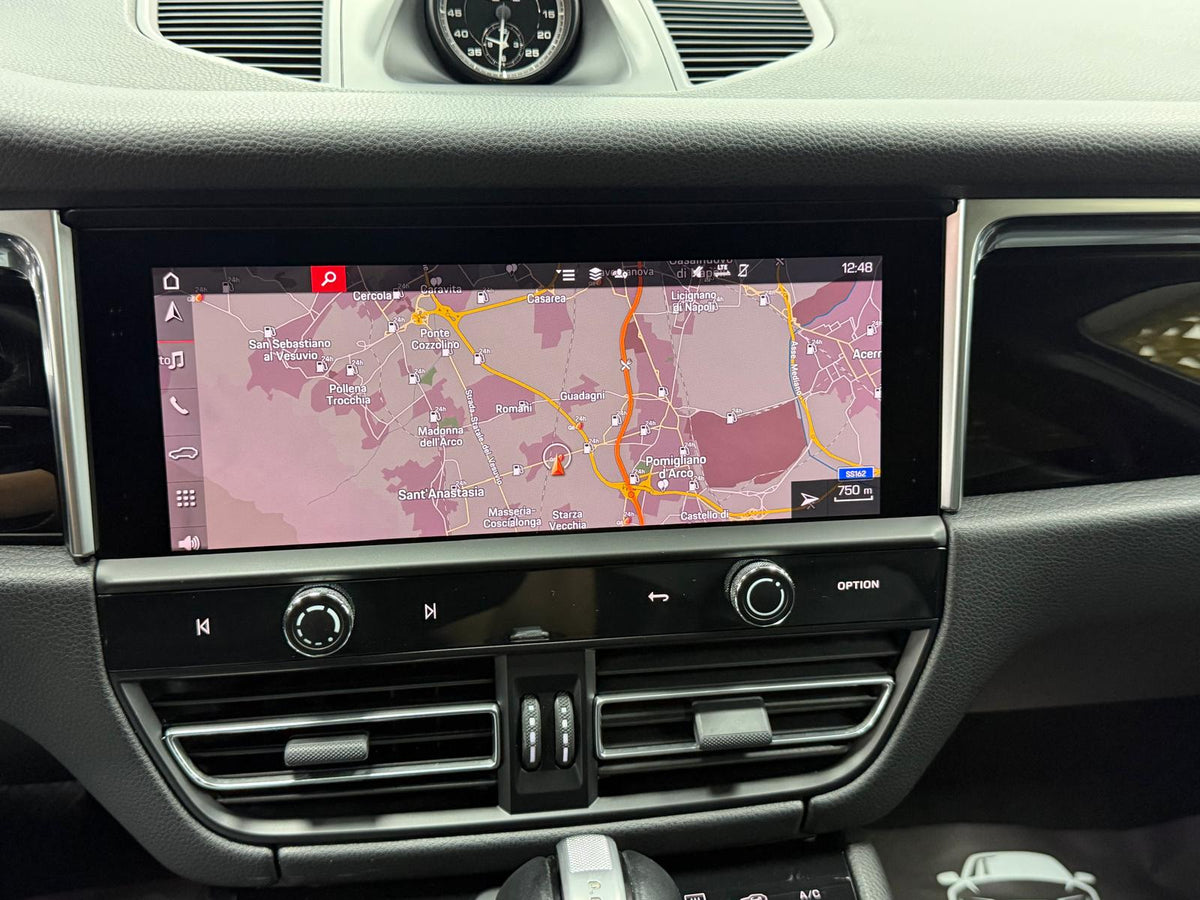 A-Porsche Macan